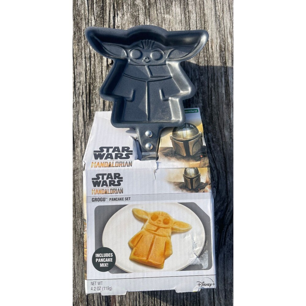 Disney Star Wars The Mandalorian Grogu (Baby Yoda) Pancake Skillet Set